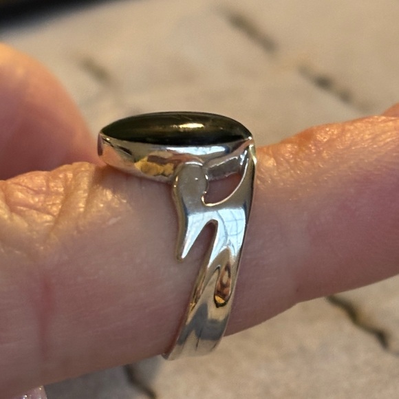 Elegant Sterling Silver and Green stone Oval Ring Sz 6 3/4 stamped 925 - Picture 5 of 7